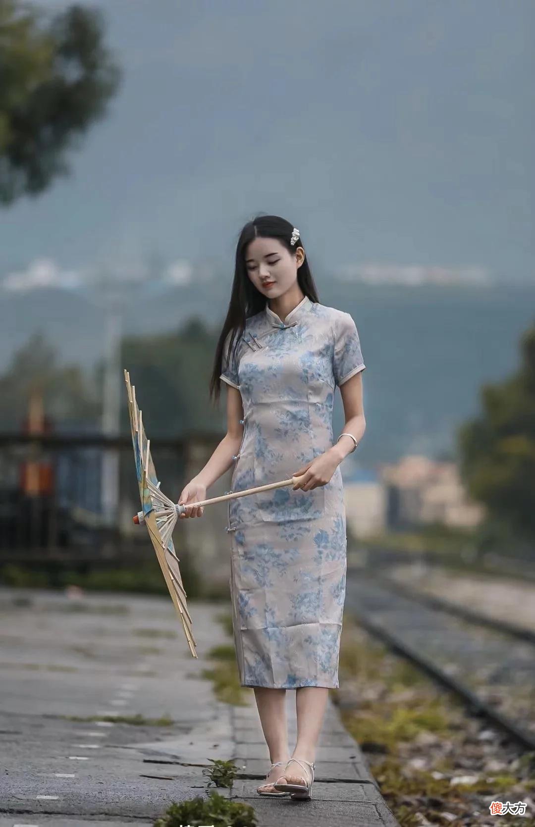 【时尚一点】复古修身旗袍配高跟鞋，这就是气质女神的穿搭吗
