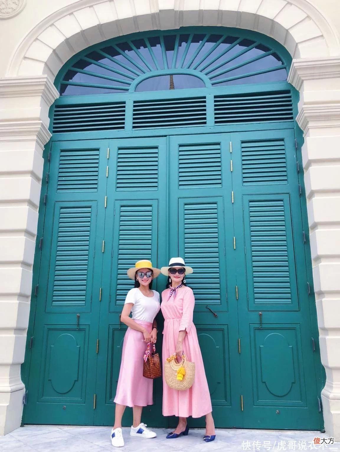 【时尚一点】看了50+妈妈分享的母女搭配，突然明白：爱美无关年龄，时尚也是