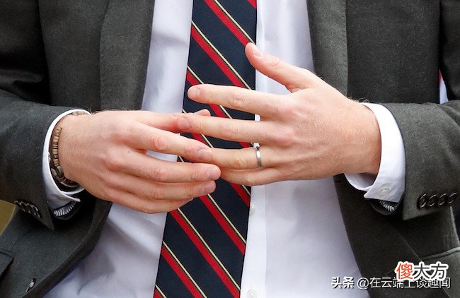 英国王室的男人不愿意戴婚戒是为了方便出轨吗？