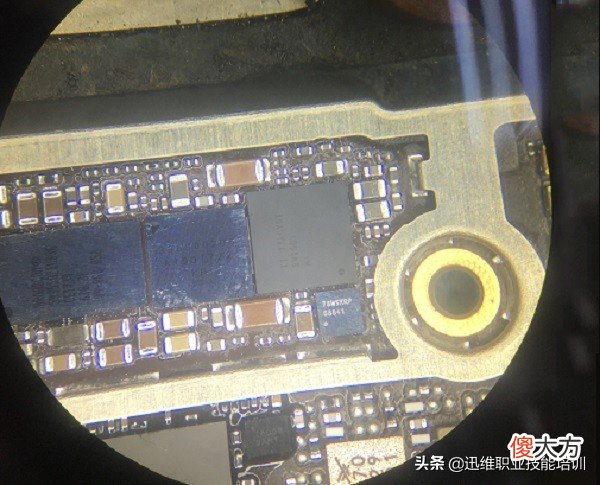 iPhone8有充电图标却充不进电 充电器是好的为什么手机充不进电
