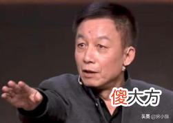 一次，易中天的讲座刚结束，一个观众突然质问，为什么大人物一般都坐在前排