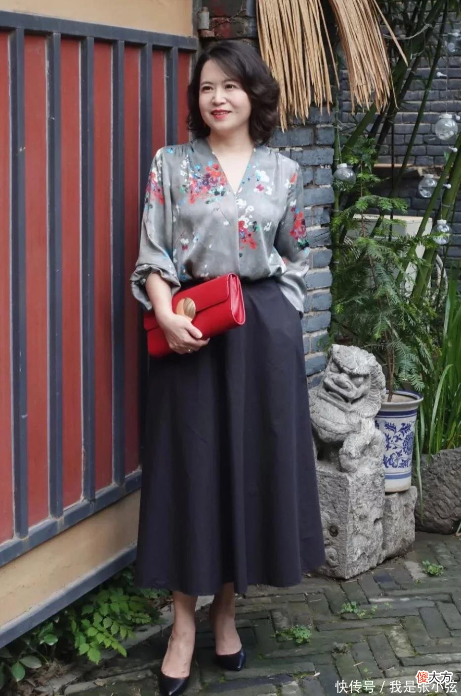 【时尚一点】女人到了五六十岁,到底该不该穿“花哨”衣服?分清这两点才高级