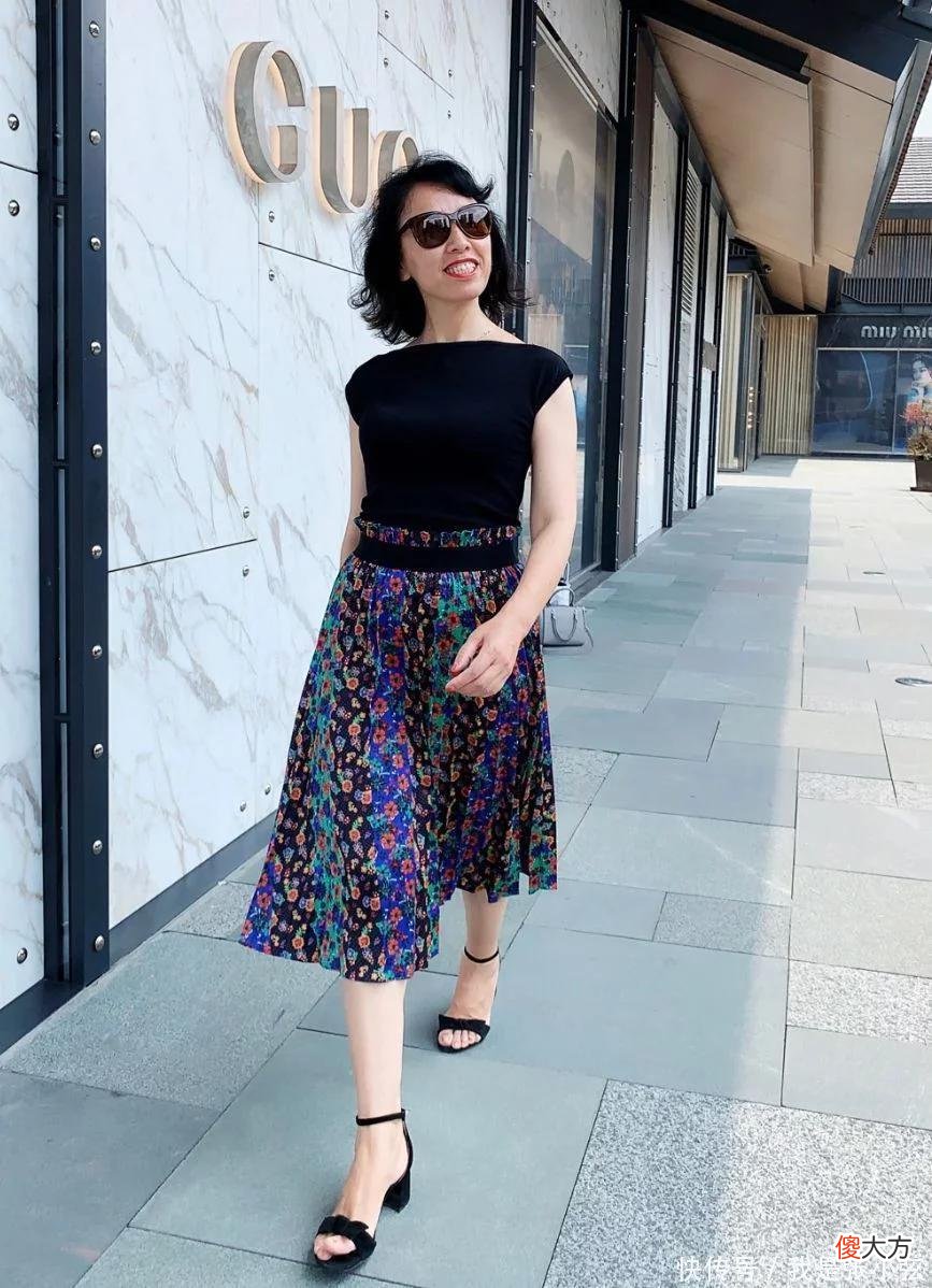 【时尚一点】女人到了五六十岁,到底该不该穿“花哨”衣服?分清这两点才高级
