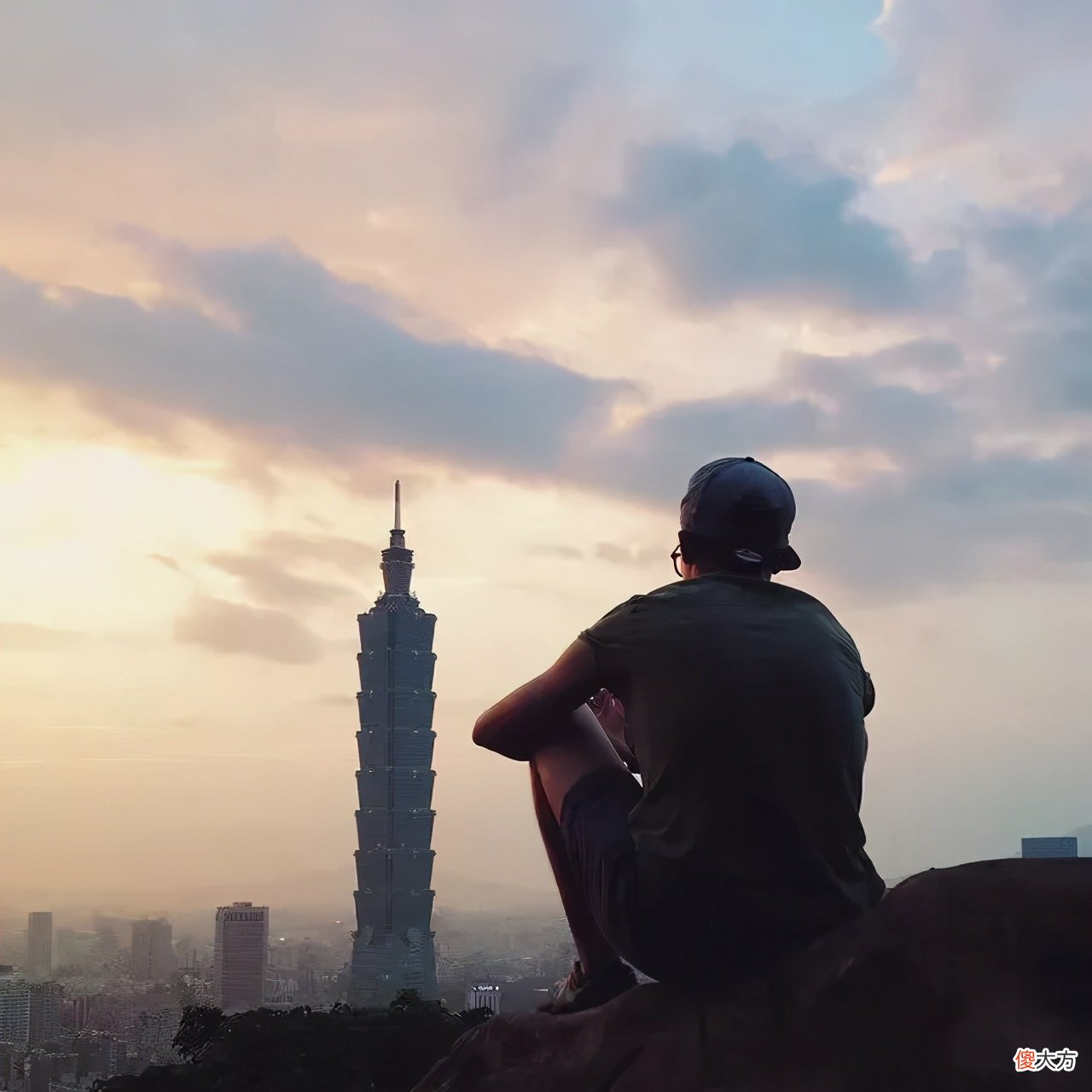 男生拍照姿势大全 男生用手机拍照什么姿势好