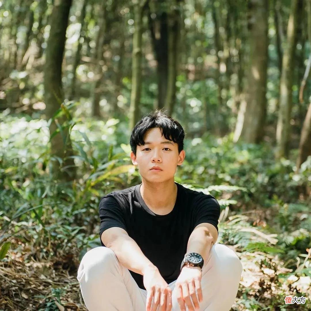 男生拍照姿势大全 男生用手机拍照什么姿势好