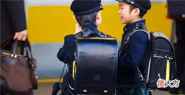 日本小学生书包都装了啥 日本 小学生 书包