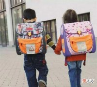 日本小学生书包都装了啥 日本 小学生 书包