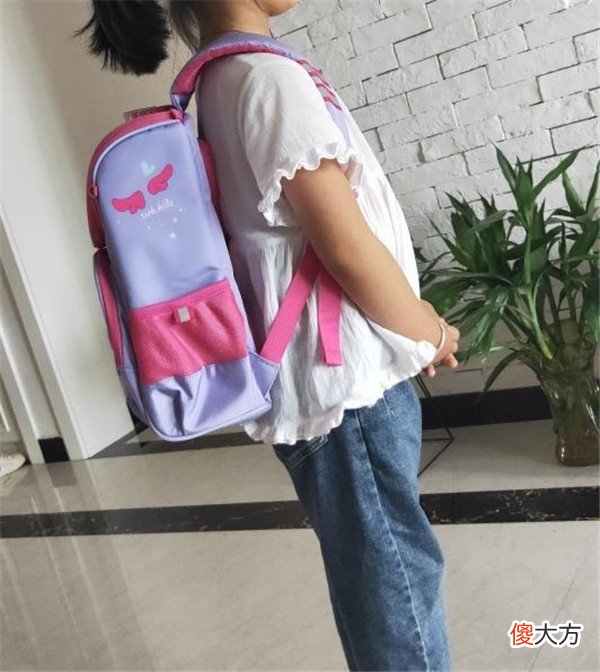 日本小学生书包都装了啥 日本 小学生 书包