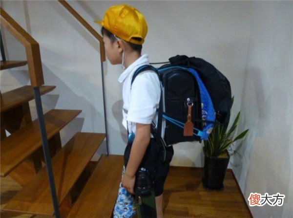 日本小学生书包都装了啥 日本 小学生 书包