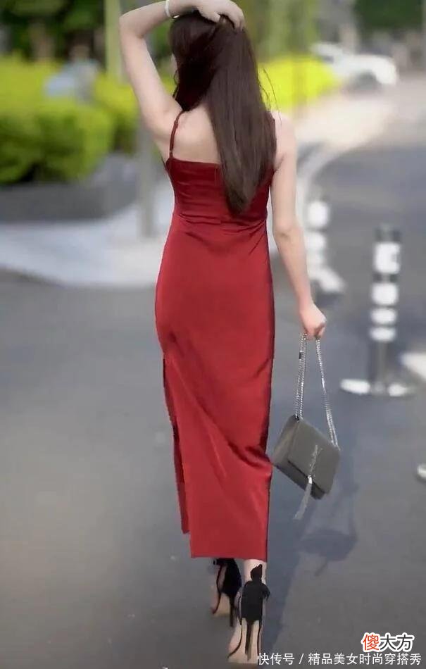 【时尚一点】酒红色的吊带裙，真丝质感，看着有种舒服的美