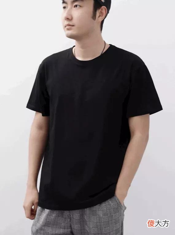 【时尚一点】夜市丨服装行业暴利的真相：40块出头的T恤，跟上百元大牌0差别！