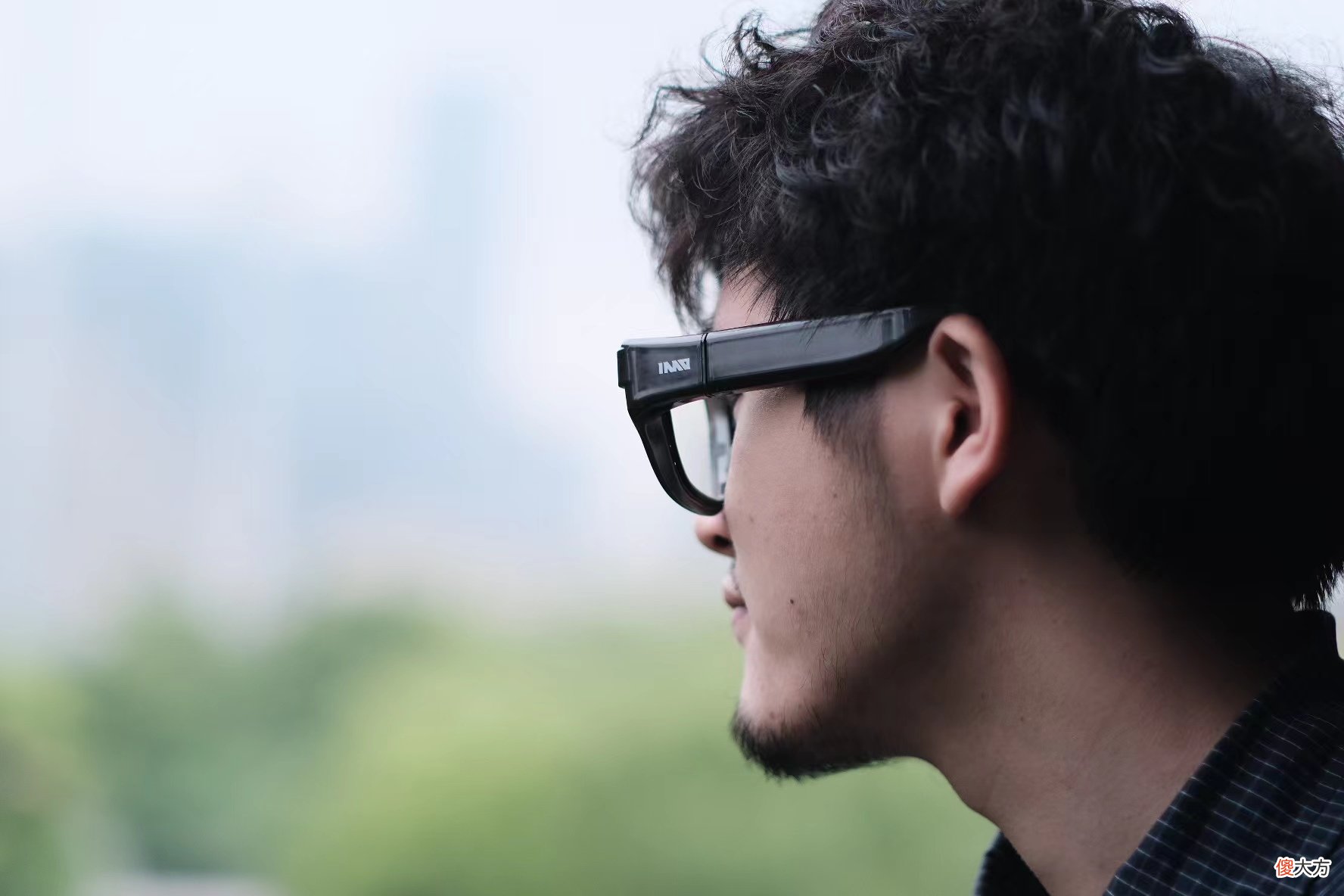 这就是来自未来的眼镜 未来的神奇眼镜