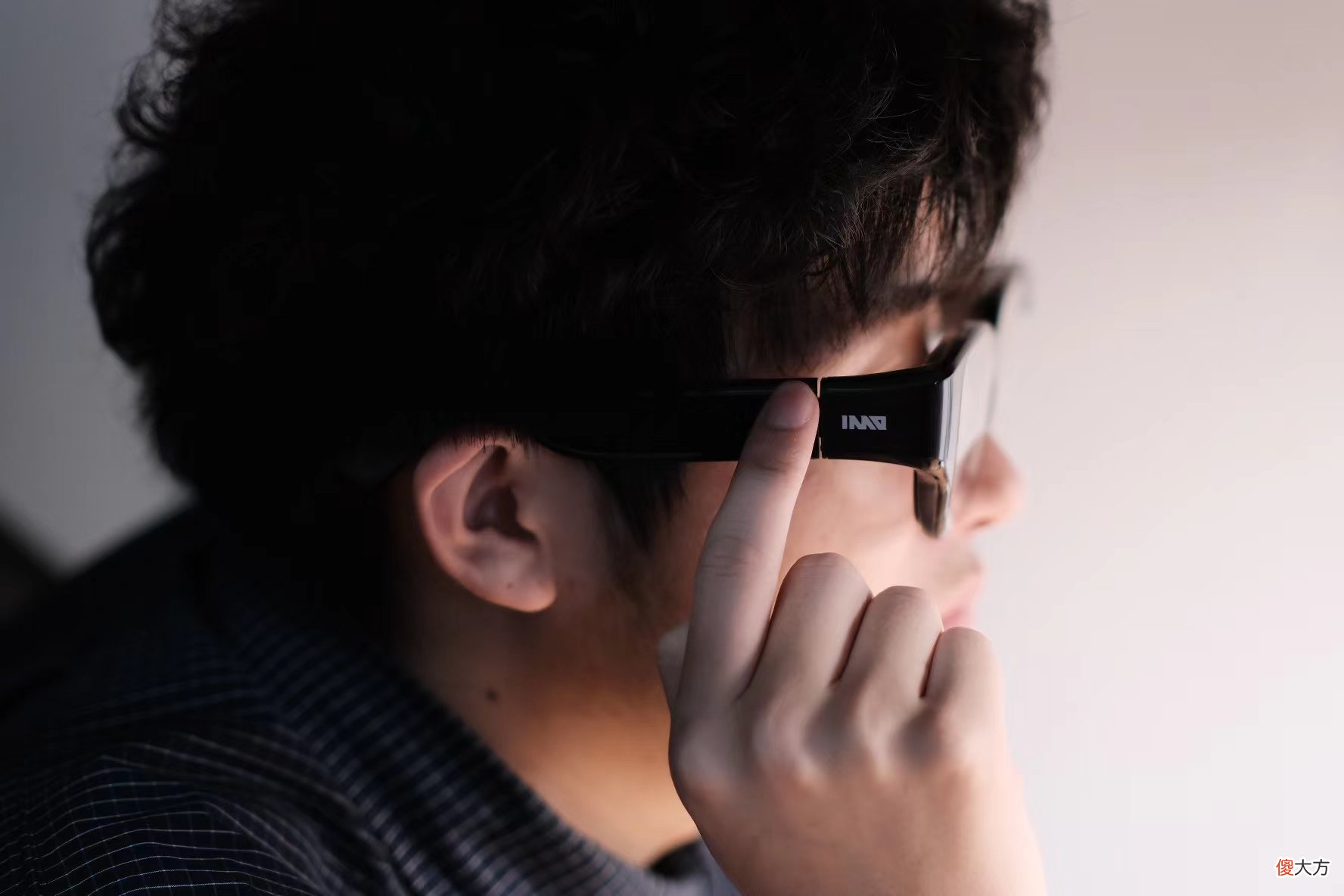 这就是来自未来的眼镜 未来的神奇眼镜