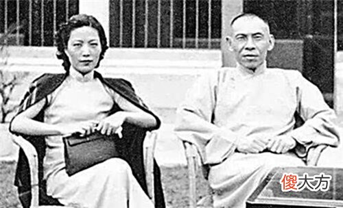 【爱历史】穷小子借钱从不花,放进箱子到期就还,用这个套路攒下亿万身家