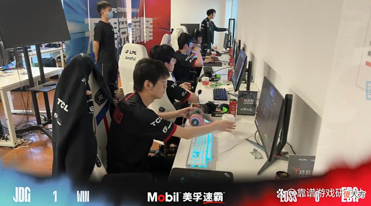 【游戏迷】LOL：夏之EDG倒了，韩援双C均被JDG完爆，圣枪哥出来背锅