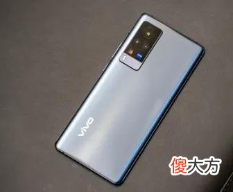 为什么手机使用时间长了就会卡顿 为什么玩了很久的手机突然好卡