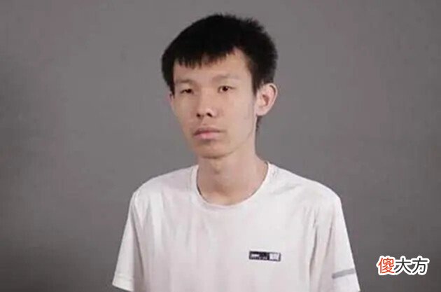 【游戏迷】张嘉文再现经典“狂吸流”玩法,直播语出惊人,见人就咬!