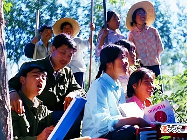 【爱历史】上世纪知青农场生活老照片,当时忆苦思甜会议是这样开的