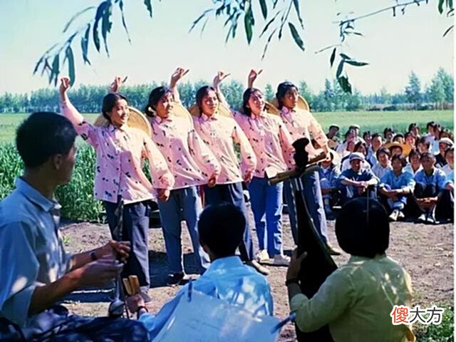 【爱历史】上世纪知青农场生活老照片,当时忆苦思甜会议是这样开的