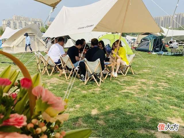 【游戏迷】二三线城市的年轻人，沉迷露营剧本杀