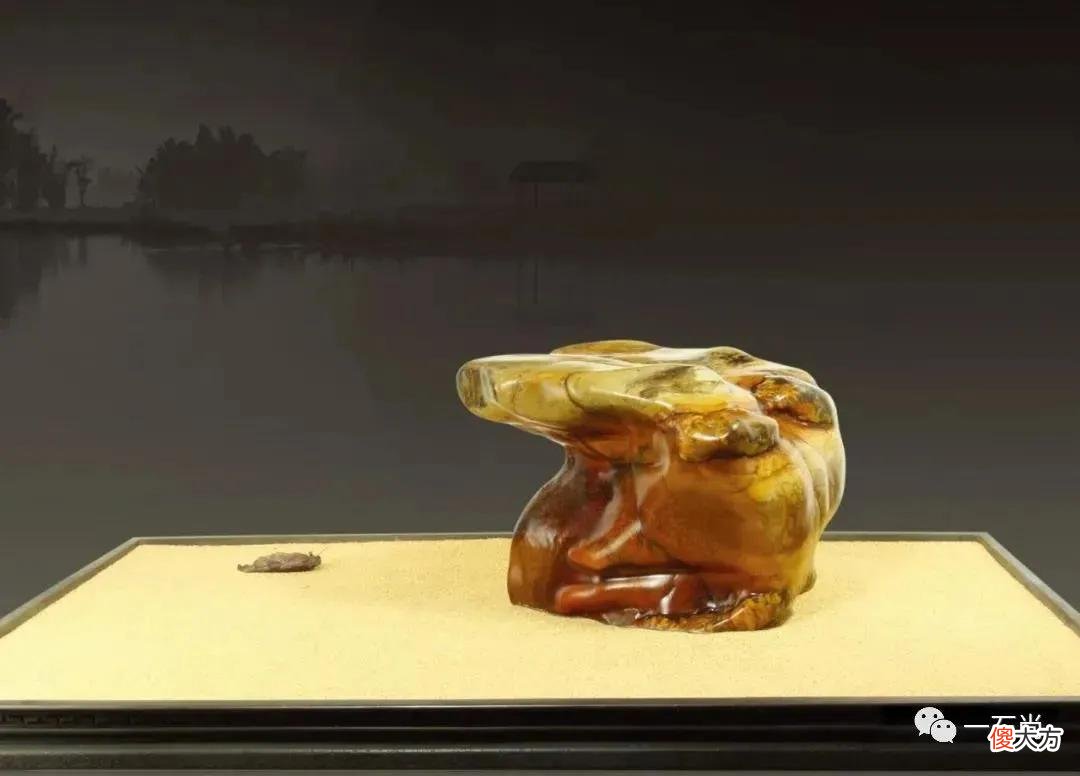 河里的白色石头是玉石吗 河边的白石头是玉石吗?
