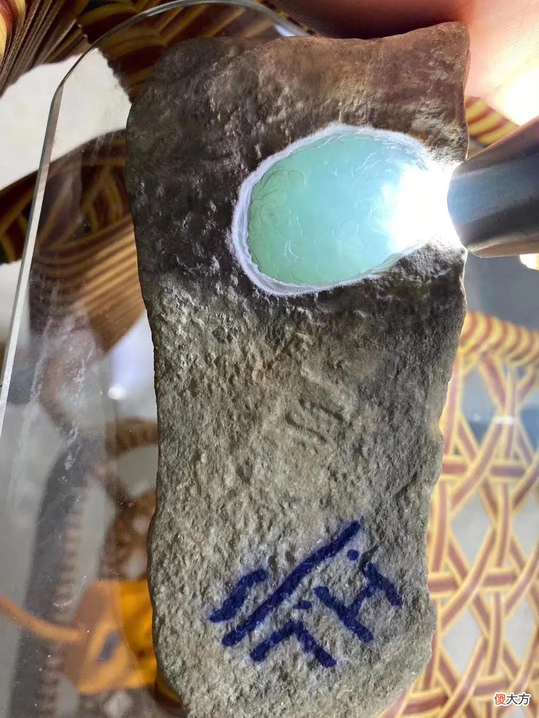 如何通过皮壳判断玉石好坏 怎样分辨玉石皮的真假