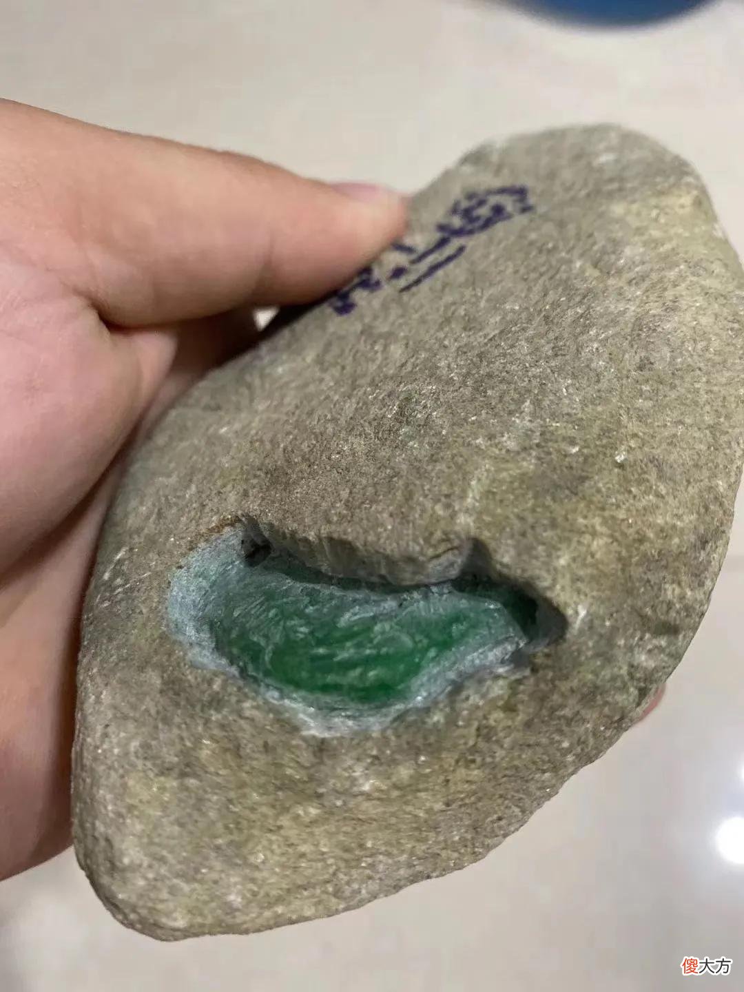 如何通过皮壳判断玉石好坏 怎样分辨玉石皮的真假