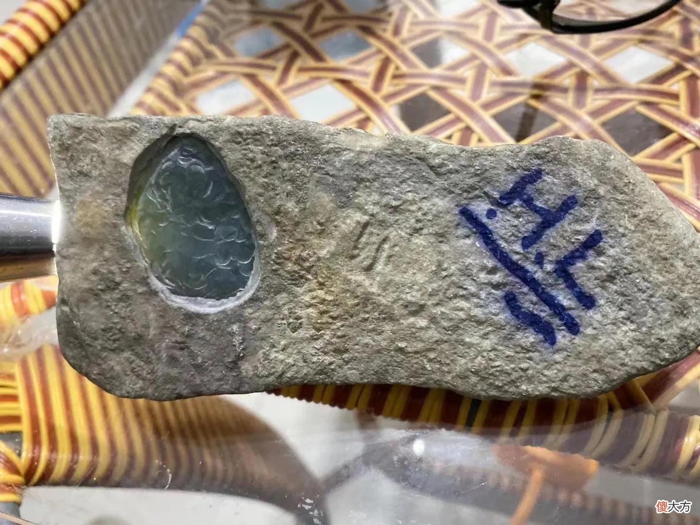 如何通过皮壳判断玉石好坏 怎样分辨玉石皮的真假