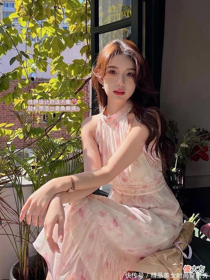 【时尚一点】柔情芍药柔粉色挂脖连衣裙是降落人间的芍药花神啊
