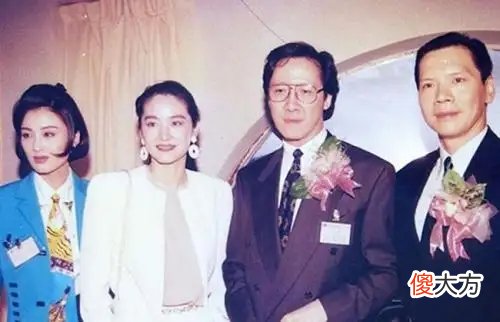 香港大佬向华强凭借一双铁腕征服黑白两道娱乐圈，至今无人敢惹，他到底有什么背景