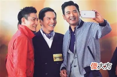 香港大佬向华强凭借一双铁腕征服黑白两道娱乐圈，至今无人敢惹，他到底有什么背景