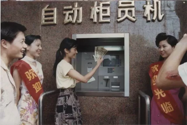你还记得毕业上班报道第一天的事情吗？