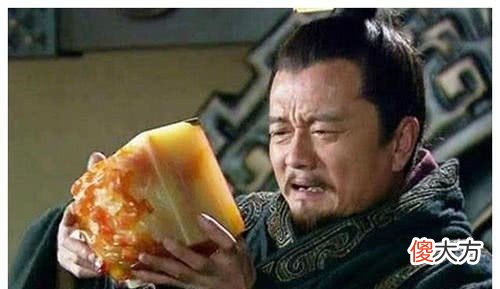 【历史故事】调皮孩子爬上龙椅，皇帝问：当皇帝好玩吗？小孩答6字，顺利登基