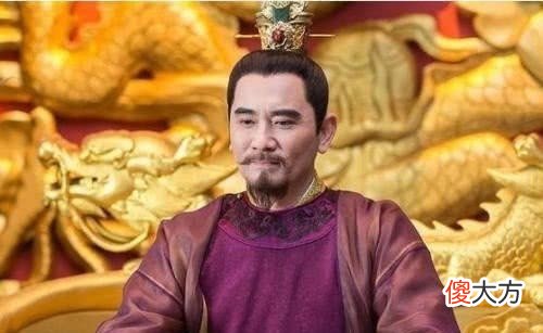 【历史故事】调皮孩子爬上龙椅，皇帝问：当皇帝好玩吗？小孩答6字，顺利登基