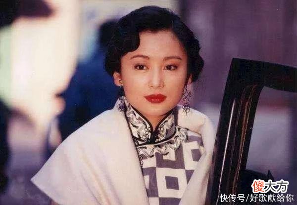 【就爱时尚】10位旗袍女神，阵容豪华、仪态万千，无一处“露骨”，却尽得风流