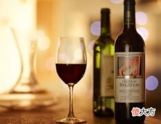 女人熬夜防衰老泡什么酒好 酒精加速衰老