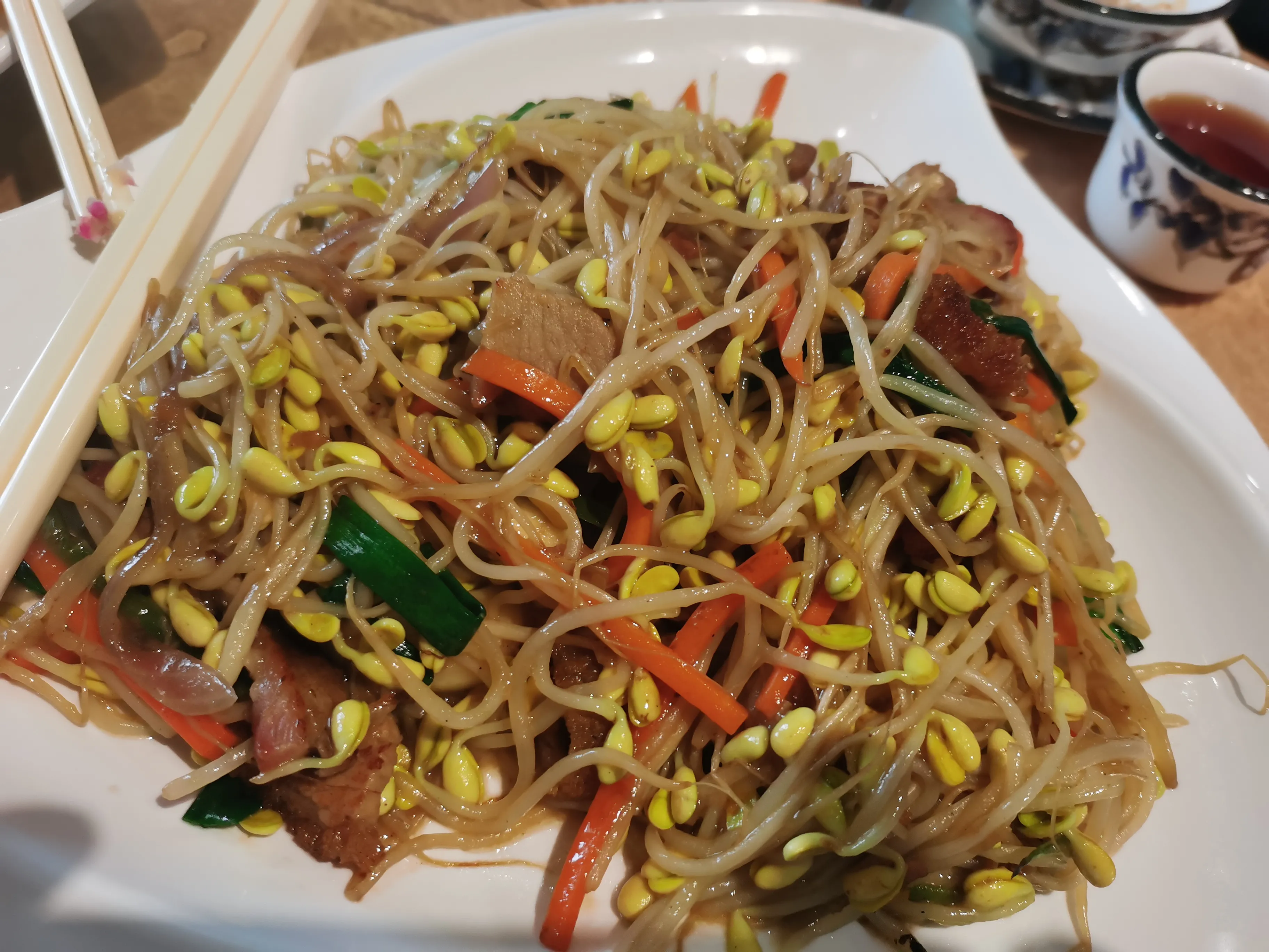 江门开平市的一家网红餐厅，为什么网红？主要是因为老板是一个网红美女