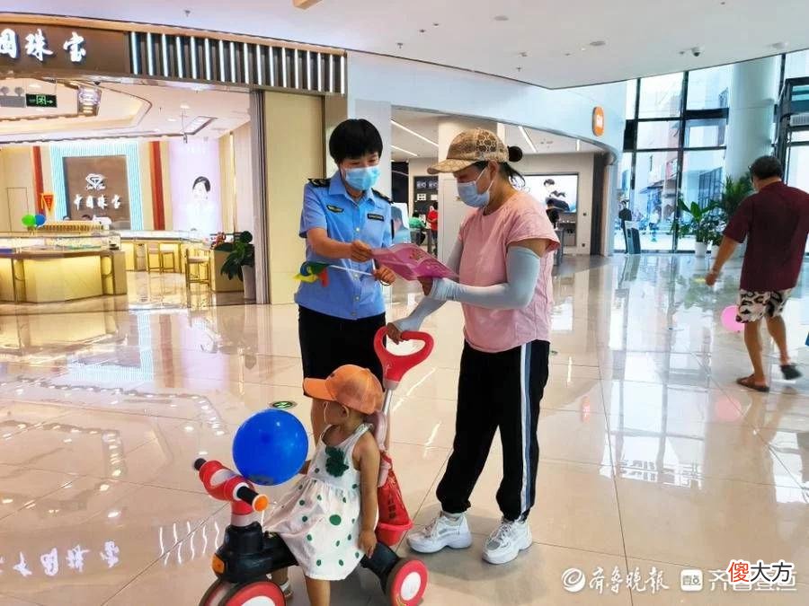 【时尚一点】泰安市市场监管局高新区分局开展化妆品安全科普宣传活动
