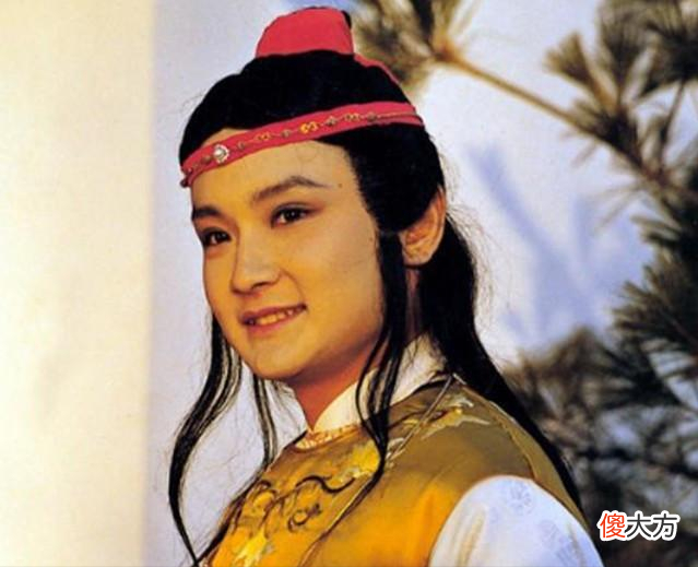 红楼梦中贾宝玉头上为何总戴个带子，干什么用的