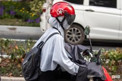 【时尚一点】“养蜂人式防晒”火了！30岁女白领腰酸背痛看医生，检查结果让她后悔莫及！