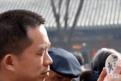 【历史故事】男友收藏古董花费七八百万，女孩带男友鉴宝，专家：这是真品