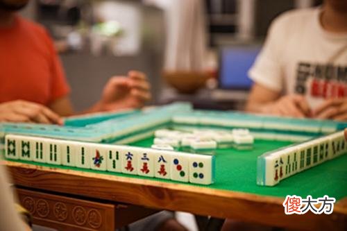 【游戏迷】打麻将老是输？那是你没有学会这些技巧，掌握后让你轻松胡牌