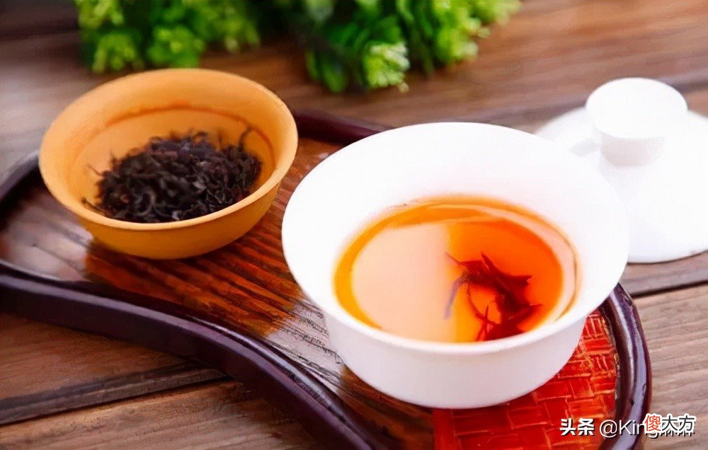 喝红茶好还是绿茶好 夏天喝红茶好还是绿茶好