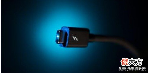 一万多块的本子连雷电4都没有！装个USB4接口糊弄谁呢？