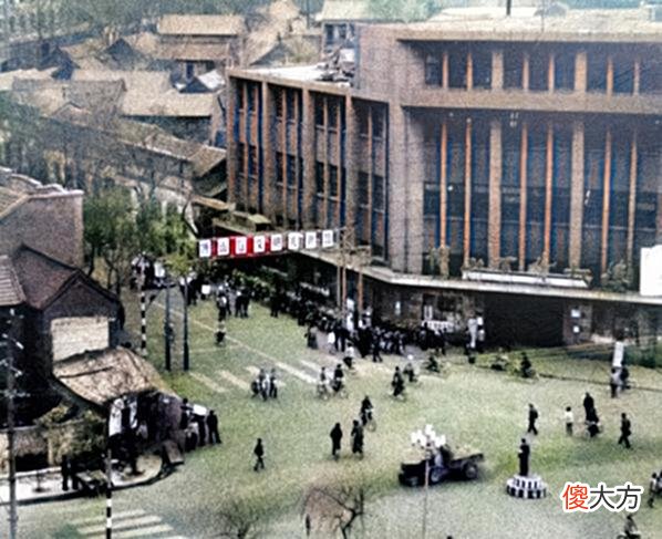 【历史故事】老照片：1989年的山东博山，热闹的博山大集，百年历史的老火车站