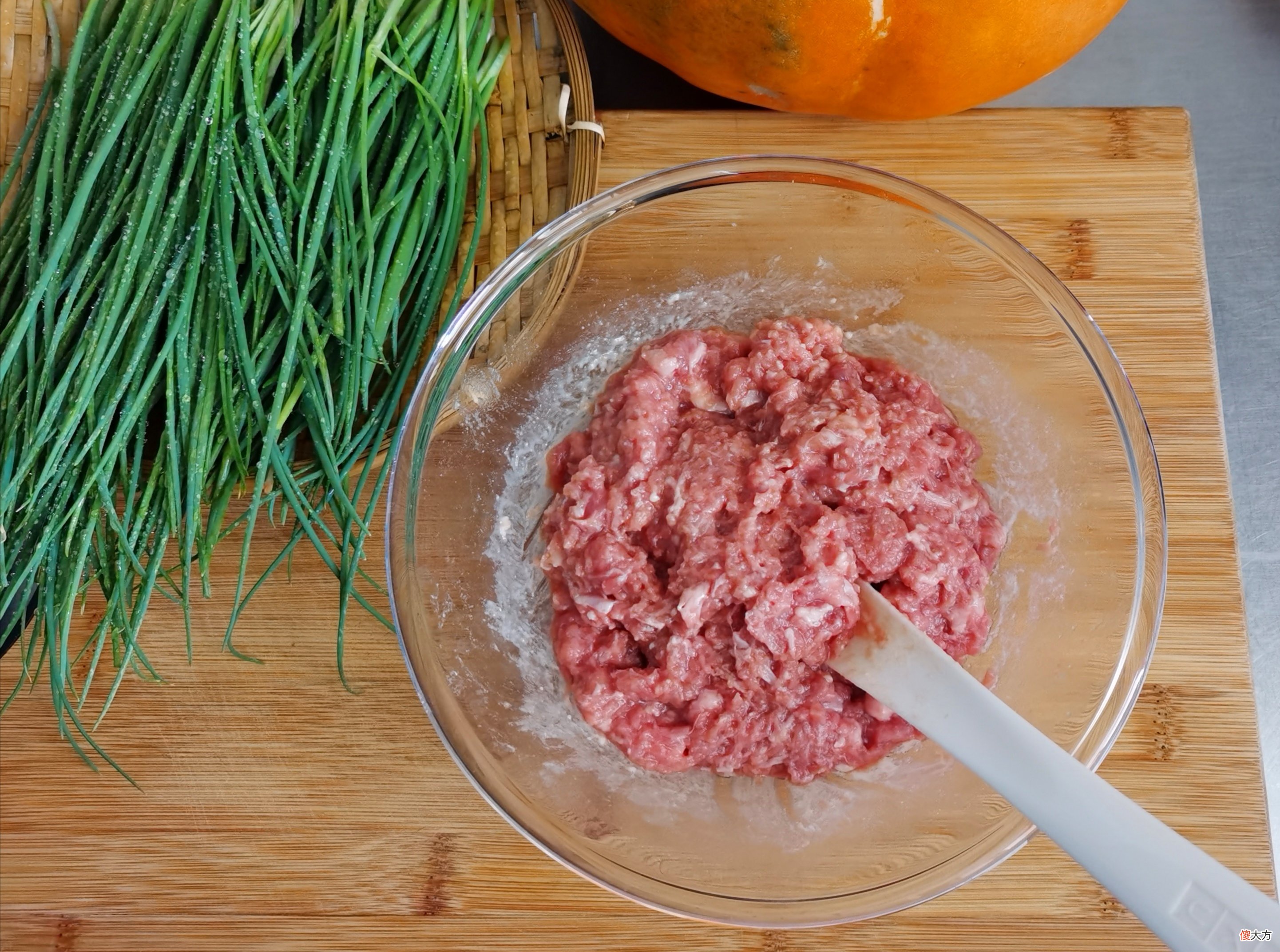 羊肉饺子怎么调羊肉馅不膻不腻 羊肉馅饺子怎么做才没有膻味