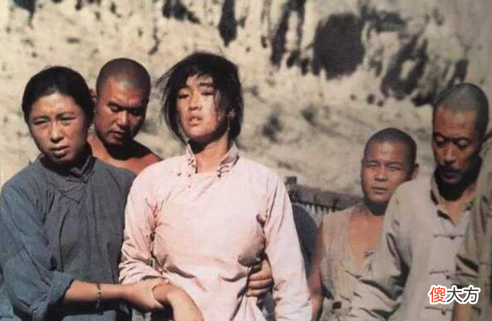 为什么莫言笔下歌颂母亲的丰乳肥臀，却一度成为禁书？2012年