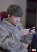 职业选手和主播都用什么手机打游戏 主播手机打游戏用什么手机好