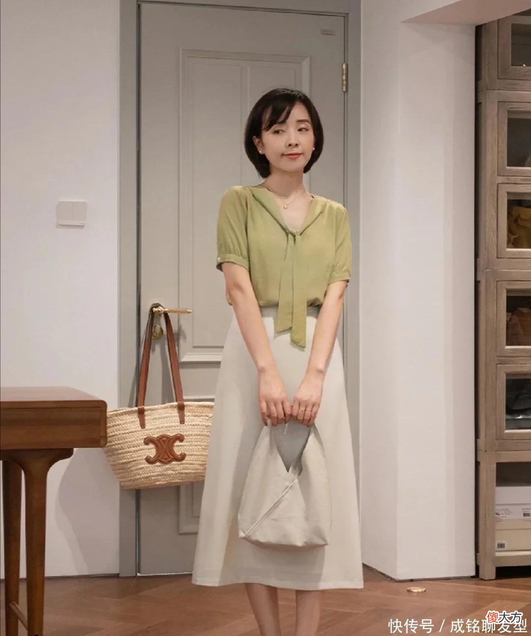【就爱时尚】真正会穿衣的女人，把普通的“衬衫”都能穿出高级感，时尚有品位