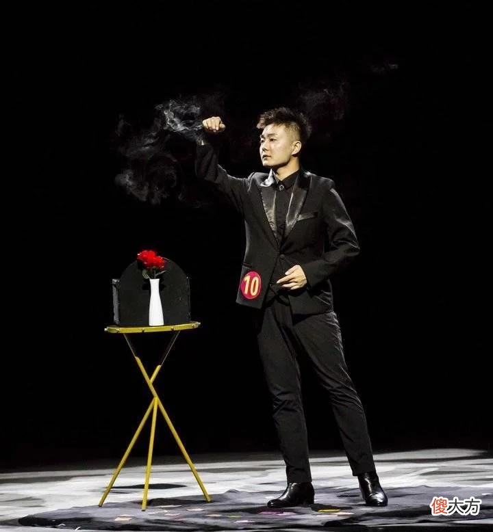 【时尚一点】魔术还有这么玩的，魔术师也太酷了吧